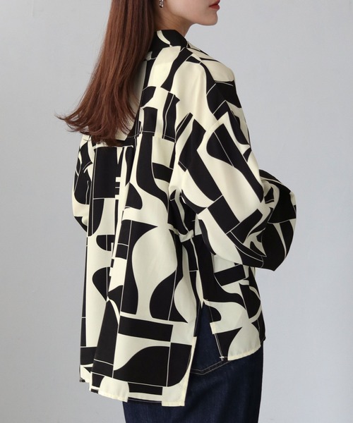 vingtrois（バントロア）の「【vingtrois】ジオメトリック柄ワイドスリーブシャツ（シャツ/ブラウス・レディース・サックスブルー/グレイッシュベージュ/オフホワイト・M）」の9枚目の写真