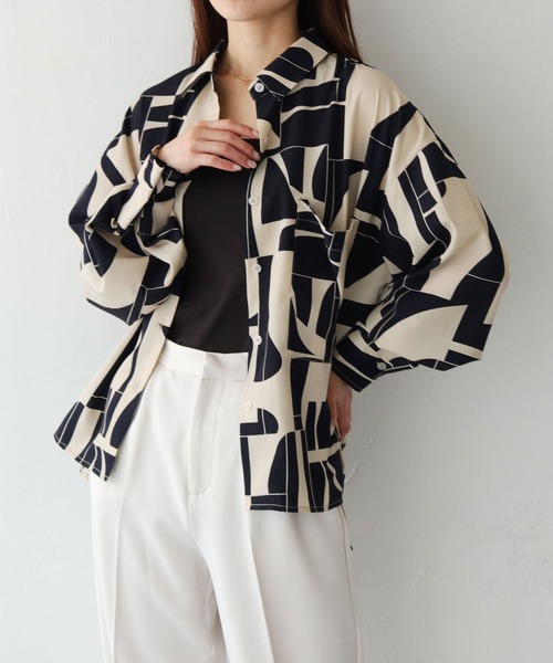 vingtrois（バントロア）の「【vingtrois】ジオメトリック柄ワイドスリーブシャツ（シャツ/ブラウス・レディース・サックスブルー/グレイッシュベージュ/オフホワイト・M）」の16枚目の写真