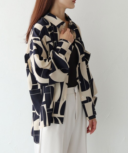 vingtrois（バントロア）の「【vingtrois】ジオメトリック柄ワイドスリーブシャツ（シャツ/ブラウス・レディース・サックスブルー/グレイッシュベージュ/オフホワイト・M）」の17枚目の写真