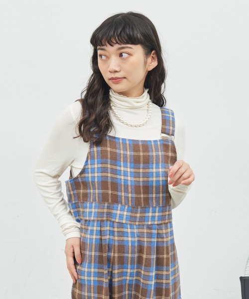 MERLOT（メルロー）の「ハイネックカットソー（Tシャツ/カットソー・レディース・グリーン/オレンジ/ホワイト/ブラック・FREE）」の2枚目の写真