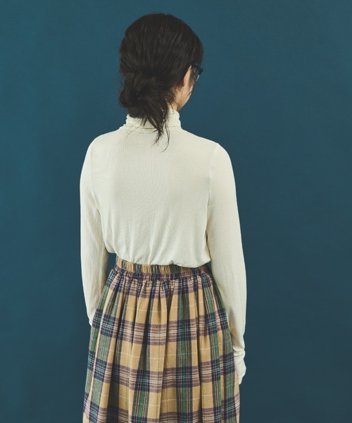 MERLOT（メルロー）の「ハイネックカットソー（Tシャツ/カットソー・レディース・グリーン/オレンジ/ホワイト/ブラック・FREE）」の8枚目の写真