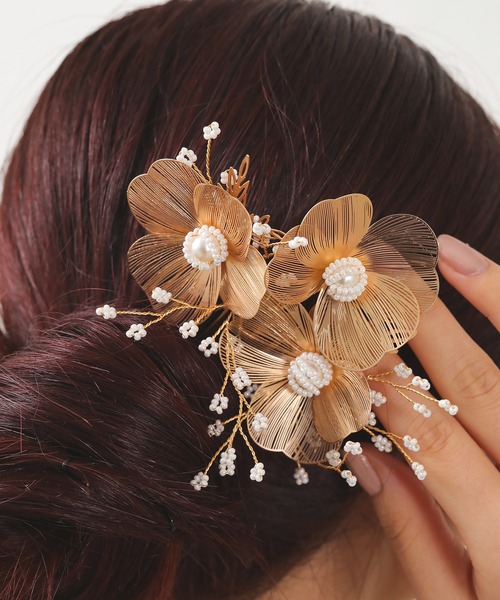 ボタニカルなアリッサムフラワーとボタンのヘアクリップ