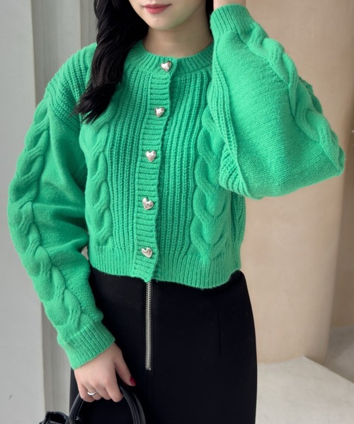 clear（クリア）の「ハート釦ケーブルニットカーディガン≪STAY MOTION≫（ニット/セーター・レディース・グリーン/グレイッシュベージュ/グレー・F）」の3枚目の写真