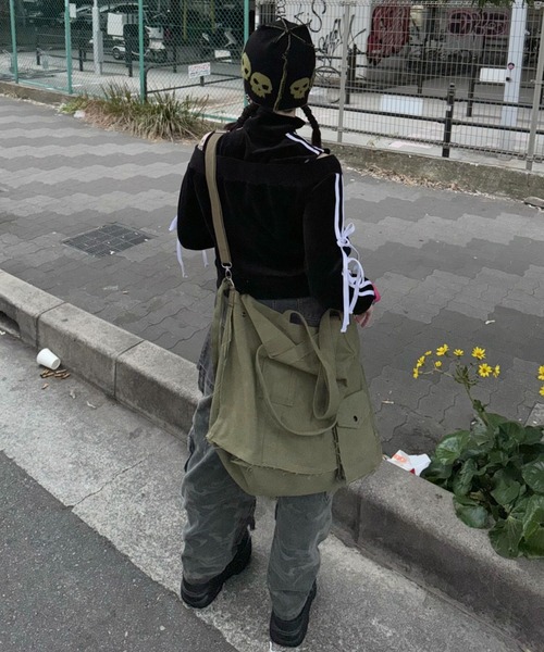 NOT KNOWING(ノットノーイング)の「韓国ブランド NOT KNOWING ノットノーイング Velour Ribbon Track Top オーバーサイズ ベロアトップス トラックトップス トラックジャケット ジャージ ライントップス ラインジャージ ジップアップ ジップトップス 羽織り リボン(ジャージ・レディース・グレー/ブラック・ONE SIZE)」の15枚目の写真