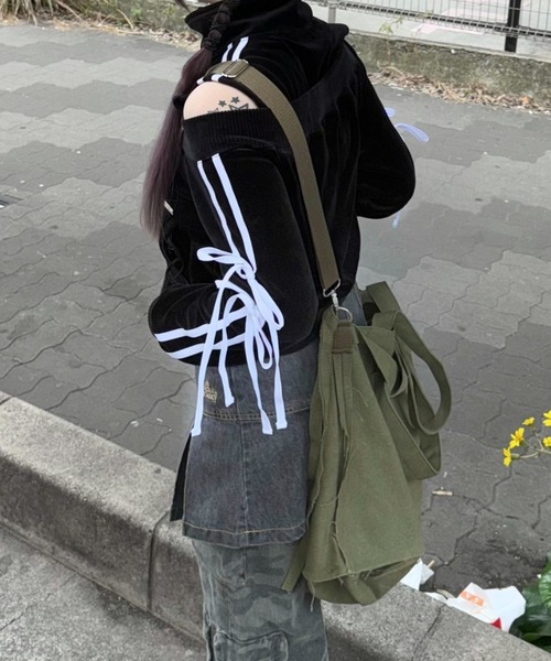 NOT KNOWING(ノットノーイング)の「韓国ブランド NOT KNOWING ノットノーイング Velour Ribbon Track Top オーバーサイズ ベロアトップス トラックトップス トラックジャケット ジャージ ライントップス ラインジャージ ジップアップ ジップトップス 羽織り リボン(ジャージ・レディース・グレー/ブラック・ONE SIZE)」の17枚目の写真