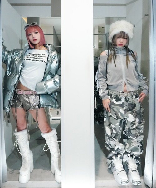 NOT KNOWING(ノットノーイング)の「韓国ブランド NOT KNOWING ノットノーイング Velour Ribbon Track Top オーバーサイズ ベロアトップス トラックトップス トラックジャケット ジャージ ライントップス ラインジャージ ジップアップ ジップトップス 羽織り リボン(ジャージ・レディース・グレー/ブラック・ONE SIZE)」の4枚目の写真