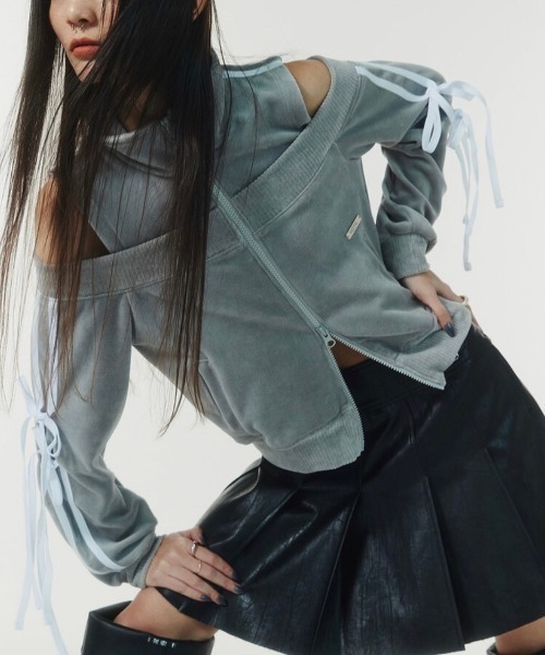 NOT KNOWING(ノットノーイング)の「韓国ブランド NOT KNOWING ノットノーイング Velour Ribbon Track Top オーバーサイズ ベロアトップス トラックトップス トラックジャケット ジャージ ライントップス ラインジャージ ジップアップ ジップトップス 羽織り リボン(ジャージ・レディース・グレー/ブラック・ONE SIZE)」の22枚目の写真