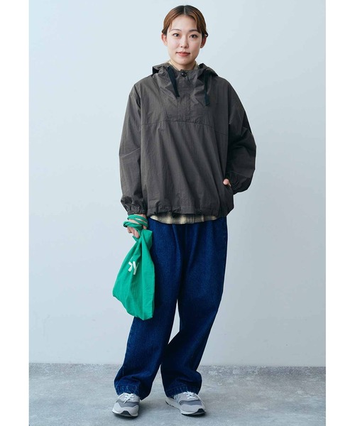 THREE FIFTY STANDARD(スリーフィフティースタンダード)の「THREE FIFTY STANDARDコットンナイロン混の撥水アノラック〈チャコール〉(ナイロンジャケット・レディース・チャコール・MEDIUM/LARGE/X-LARGE/XX-LARGE)」の3枚目の写真