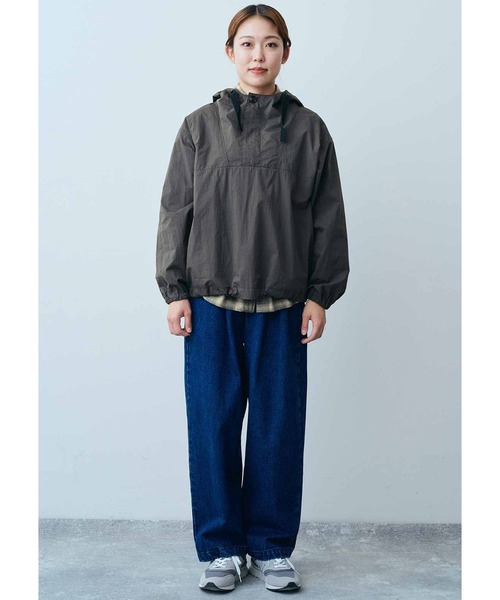 THREE FIFTY STANDARD(スリーフィフティースタンダード)の「THREE FIFTY STANDARDコットンナイロン混の撥水アノラック〈チャコール〉(ナイロンジャケット・レディース・チャコール・MEDIUM/LARGE/X-LARGE/XX-LARGE)」の4枚目の写真