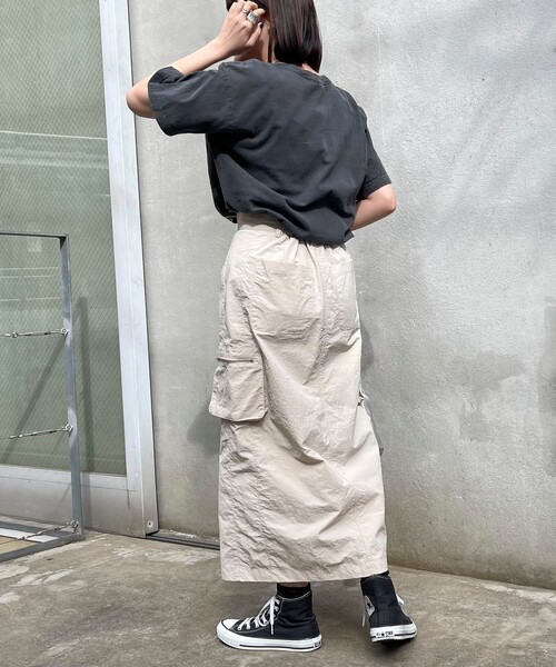 fredy emue（フレディエミュ）の「ポケ付きカーゴスカート（スカート・レディース・ベージュ/カーキ・36/38）」の5枚目の写真