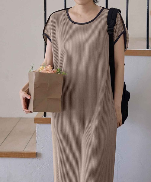 CHAN ME（チャンミ）の「配色ワンピース（ワンピース・レディース・モカ/グレイッシュベージュ/ブラック・X-LARGE/LARGE/MEDIUM）」の13枚目の写真