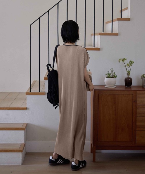 CHAN ME（チャンミ）の「配色ワンピース（ワンピース・レディース・モカ/グレイッシュベージュ/ブラック・X-LARGE/LARGE/MEDIUM）」の15枚目の写真
