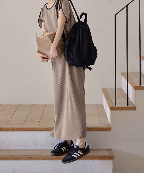 CHAN ME（チャンミ）の「配色ワンピース（ワンピース・レディース・モカ/グレイッシュベージュ/ブラック・X-LARGE/LARGE/MEDIUM）」の16枚目の写真