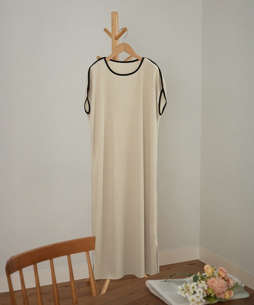CHAN ME（チャンミ）の「配色ワンピース（ワンピース・レディース・モカ/グレイッシュベージュ/ブラック・X-LARGE/LARGE/MEDIUM）」の17枚目の写真