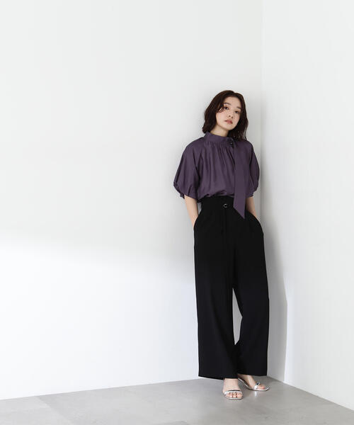 NATURAL BEAUTY BASIC(ナチュラルビューティーベーシック)の「◇ベルテッドバックサテンパンツ(その他パンツ・レディース・ブラック/マスタード・MEDIUM/SMALL)」の6枚目の写真