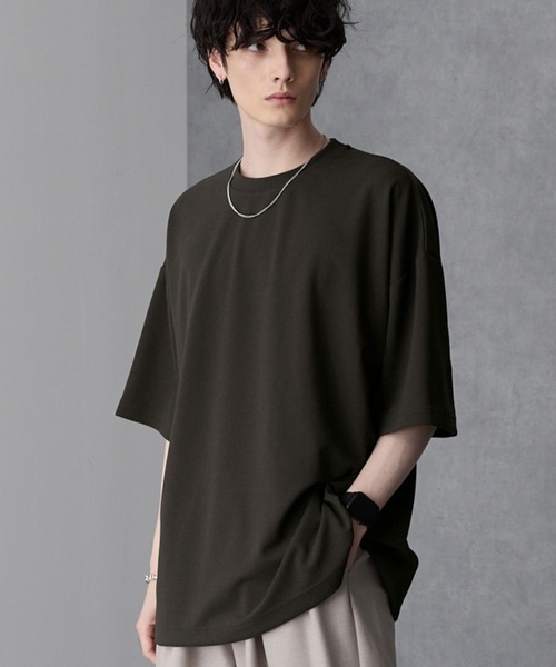 MONO-MART(モノマート)の「クールドライアムンゼン オーバーサイズサイドスリットベーシックカットソー(Tシャツ/カットソー・メンズ・ネイビー/チャコール/アイボリー/ブルー/ワイン/ブラック/ダークブラウン/ピンク/ライトグレー/ミント・S/L/M)」の5枚目の写真