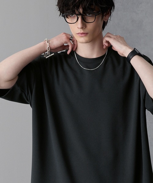 MONO-MART(モノマート)の「クールドライアムンゼン オーバーサイズサイドスリットベーシックカットソー(Tシャツ/カットソー・メンズ・ネイビー/チャコール/アイボリー/ブルー/ワイン/ブラック/ダークブラウン/ピンク/ライトグレー/ミント・S/L/M)」の4枚目の写真