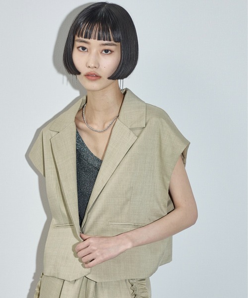 THE YOn（ザヨン）の「バックリボンフレンチスリーブショートテーラードジャケット（テーラードジャケット・レディース・サンドベージュ/レディッシュグレー・FREE）」の3枚目の写真