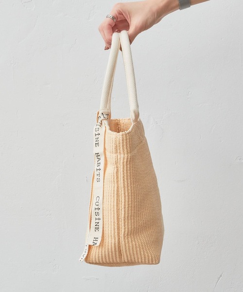 CUISINE HABITS（クイジーヌハビッツ）の「HORIZONTAL TOTE ラフィア風（トートバッグ・レディース・ブラック/アイボリー・フリー）」の6枚目の写真