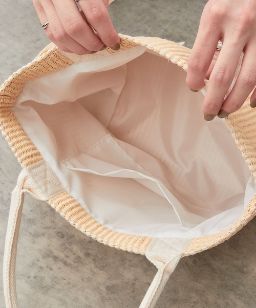 CUISINE HABITS（クイジーヌハビッツ）の「HORIZONTAL TOTE ラフィア風（トートバッグ・レディース・ブラック/アイボリー・フリー）」の8枚目の写真