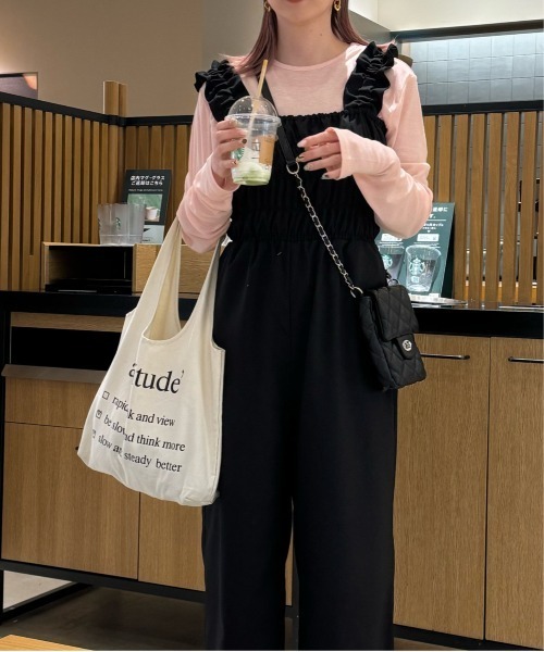 y/m by misato(イムバイミサト)の「エステルツイルシャーリングサロペット(サロペット/オーバーオール・レディース・アイボリー/ブラック・FREE)」の4枚目の写真