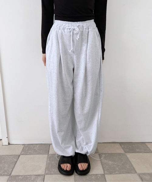 by muni:r(バイ ムニール)の「ピンタックバルーンワイドスウェットパンツ(スウェットパンツ・レディース・ブラック/グレー/グレー系・FREE)」の9枚目の写真