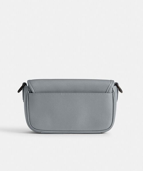 【 COACH 】チャーター フラップ クロスボディ 18 COACH（コーチ）の「チャーター フラップ クロスボディ 18