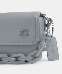 COACH（コーチ）の「チャーター フラップ クロスボディ 18