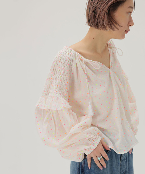 SLOBE citron.(スローブシトロン)の「SLOBE citron. スモッキングコットンブラウス(シャツ/ブラウス・レディース・A/ホワイト/ピンク・FREE)」の1枚目の写真