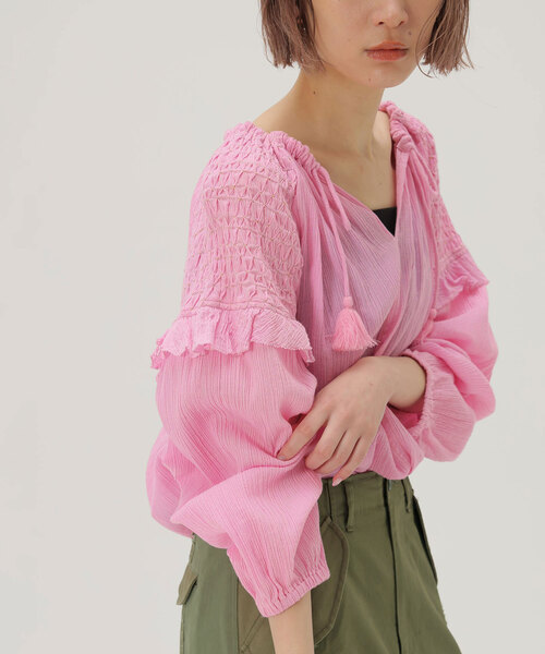 SLOBE citron.(スローブシトロン)の「SLOBE citron. スモッキングコットンブラウス(シャツ/ブラウス・レディース・A/ホワイト/ピンク・FREE)」の3枚目の写真