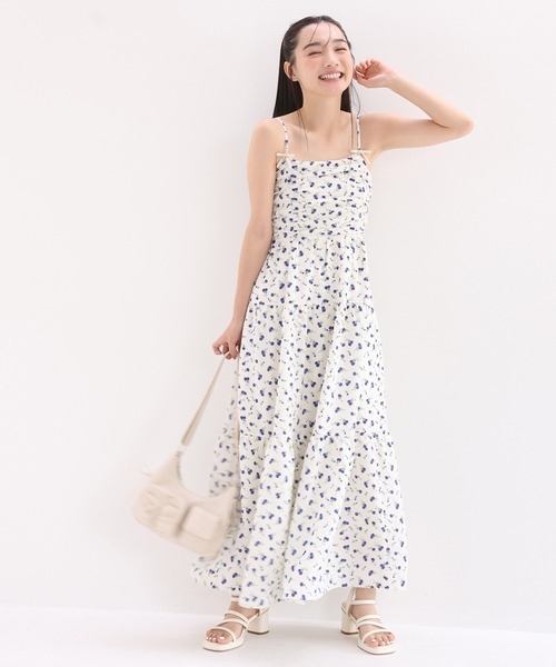 one after another NICE CLAUP（ワンアフターアナザーナイスクラップ）の「ヘアクリップリボン付き/ティアードキャミワンピース（ワンピース・レディース・ホワイト系その他/オフホワイト/レッド/ブラック/ベージュ/ブラック系その他2/ブラック系その他/ブラウン系その他・FREE）」の3枚目の写真