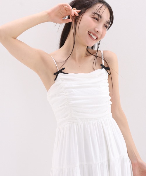 one after another NICE CLAUP（ワンアフターアナザーナイスクラップ）の「ヘアクリップリボン付き/ティアードキャミワンピース（ワンピース・レディース・ホワイト系その他/オフホワイト/レッド/ブラック/ベージュ/ブラック系その他2/ブラック系その他/ブラウン系その他・FREE）」の19枚目の写真
