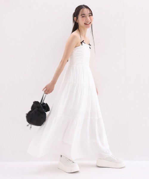 one after another NICE CLAUP（ワンアフターアナザーナイスクラップ）の「ヘアクリップリボン付き/ティアードキャミワンピース（ワンピース・レディース・ホワイト系その他/オフホワイト/レッド/ブラック/ベージュ/ブラック系その他2/ブラック系その他/ブラウン系その他・FREE）」の18枚目の写真