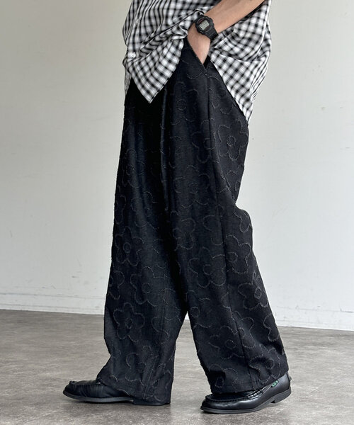 CPCM(シーピーシーエム)の「フラワージャガードデニムパンツ(デニムパンツ・レディース・ブラック/ネイビー/インディゴブルー・LARGE/MEDIUM/SMALL)」の5枚目の写真