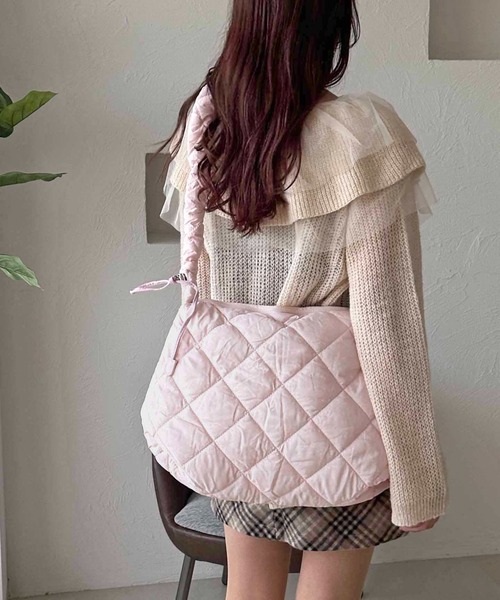 apres jour clair（アプレジュールクレア）の「【apres jour clair×ARIAZ】ポコポコショルダーバッグ（ショルダーバッグ・レディース・ピンクベージュ/ライトブルー/ブラック/ホワイト・FREE）」の4枚目の写真