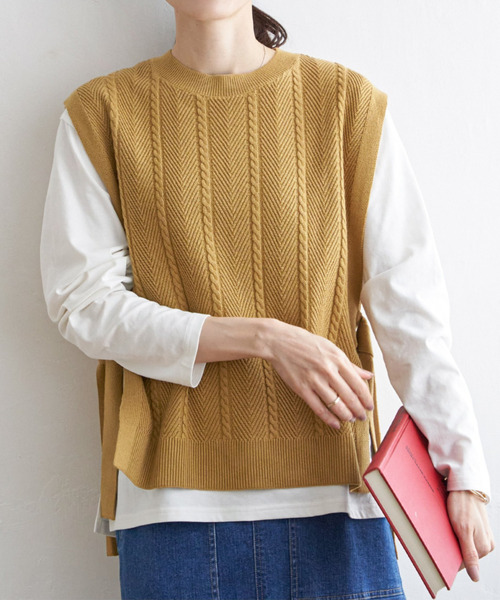 ikka(イッカ)の「【雑誌InRed10月号掲載】サイドリボンニットベスト(ベスト・レディース・チャコールグレー/ベージュ/ネイビー/マスタード・M/L/S)」の4枚目の写真