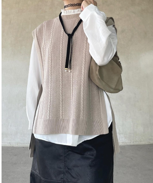 ikka(イッカ)の「【雑誌InRed10月号掲載】サイドリボンニットベスト(ベスト・レディース・チャコールグレー/ベージュ/ネイビー/マスタード・M/L/S)」の7枚目の写真