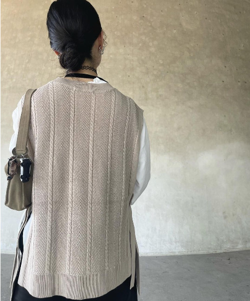 ikka(イッカ)の「【雑誌InRed10月号掲載】サイドリボンニットベスト(ベスト・レディース・チャコールグレー/ベージュ/ネイビー/マスタード・M/L/S)」の9枚目の写真