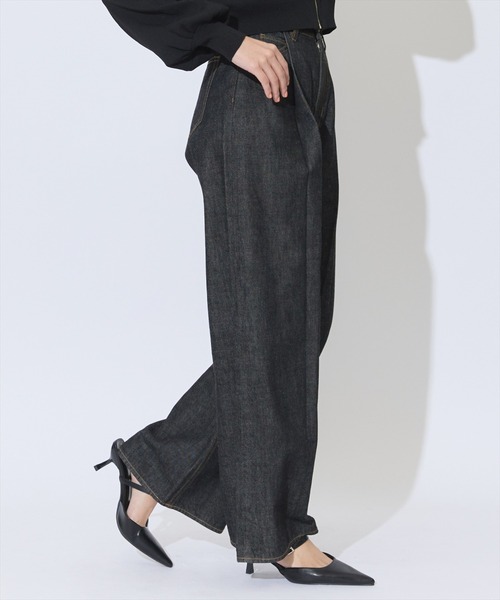 AND COUTURE(アンドクチュール)の「タックワイドデニムパンツ(デニムパンツ・レディース・ダークブルー/ブラック/ブルー・MEDIUM/SMALL)」の20枚目の写真