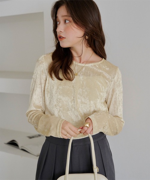 titivate(ティティベイト)の「シャーリング袖シアーベロアトップス(Tシャツ/カットソー・レディース・ベージュ/ブラック/ブラウン・M)」の1枚目の写真
