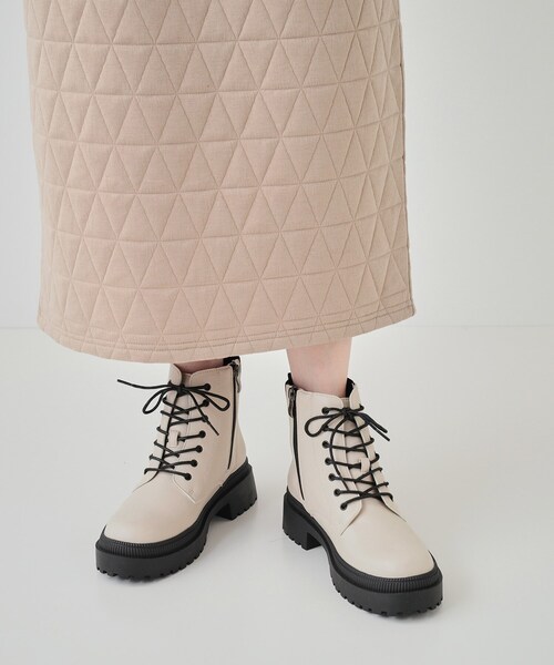 SHOO・LA・RUE（シューラルー）の「◆旬なコーデが決まる！レースアップブーツ（ブーツ・レディース・アイボリー/ブラック・45/35）」の12枚目の写真
