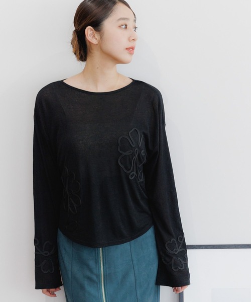 mysty woman（ミスティウーマン）の「フラワーコード刺繍プルオーバー　150087（Tシャツ/カットソー・レディース・オフホワイト/チャコールグレー/ブラック・FREE）」の2枚目の写真