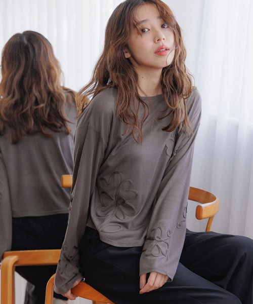 mysty woman（ミスティウーマン）の「フラワーコード刺繍プルオーバー　150087（Tシャツ/カットソー・レディース・オフホワイト/チャコールグレー/ブラック・FREE）」の5枚目の写真