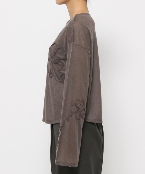 mysty woman（ミスティウーマン）の「フラワーコード刺繍プルオーバー　150087（Tシャツ/カットソー・レディース・オフホワイト/チャコールグレー/ブラック・FREE）」の11枚目の写真