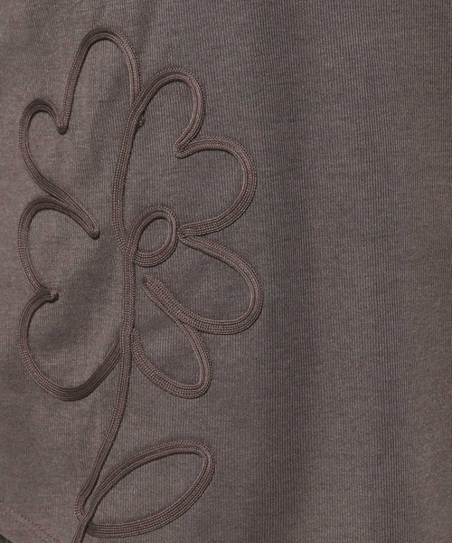 mysty woman（ミスティウーマン）の「フラワーコード刺繍プルオーバー　150087（Tシャツ/カットソー・レディース・オフホワイト/チャコールグレー/ブラック・FREE）」の19枚目の写真