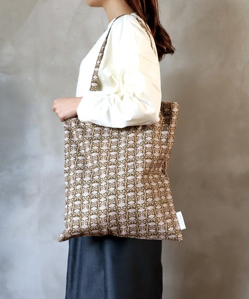 contra bo nepre(コントラ ボ ネプレ )の「【contra bo nepre/コントラ ボ ネプレ】トートバッグ USINE pattern tote bag RURIGIKU(トートバッグ・レディース・ブラウン・FREE)」の1枚目の写真