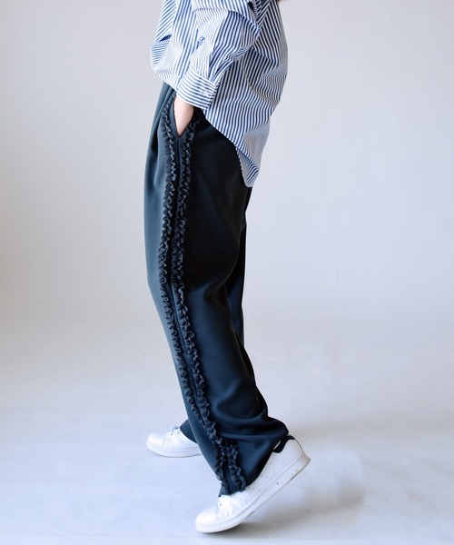 and it_(アンドイット)の「サイドフリルパンツ(その他パンツ・レディース・アイボリー/ブラック/チャコール・M)」の12枚目の写真