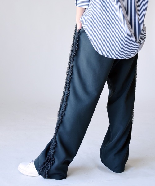 and it_(アンドイット)の「サイドフリルパンツ(その他パンツ・レディース・アイボリー/ブラック/チャコール・M)」の14枚目の写真