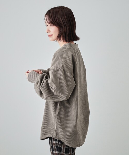 Cutie Blonde（キューティーブロンド）の「◆【S-LL/体型カバー】異素材コーデュロイトップス（Tシャツ/カットソー・レディース・グリーン系/ブラウン系その他/アイボリー・04/03/02/01）」の13枚目の写真