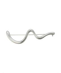 ウェービーブローチ